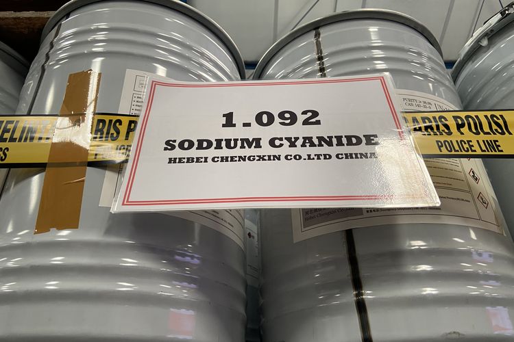 PERUSAHAAN IMPOR SIANIDA ILEGAL